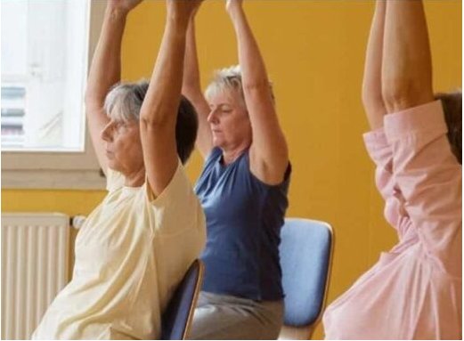 Yoga sur chaise ados – adultes